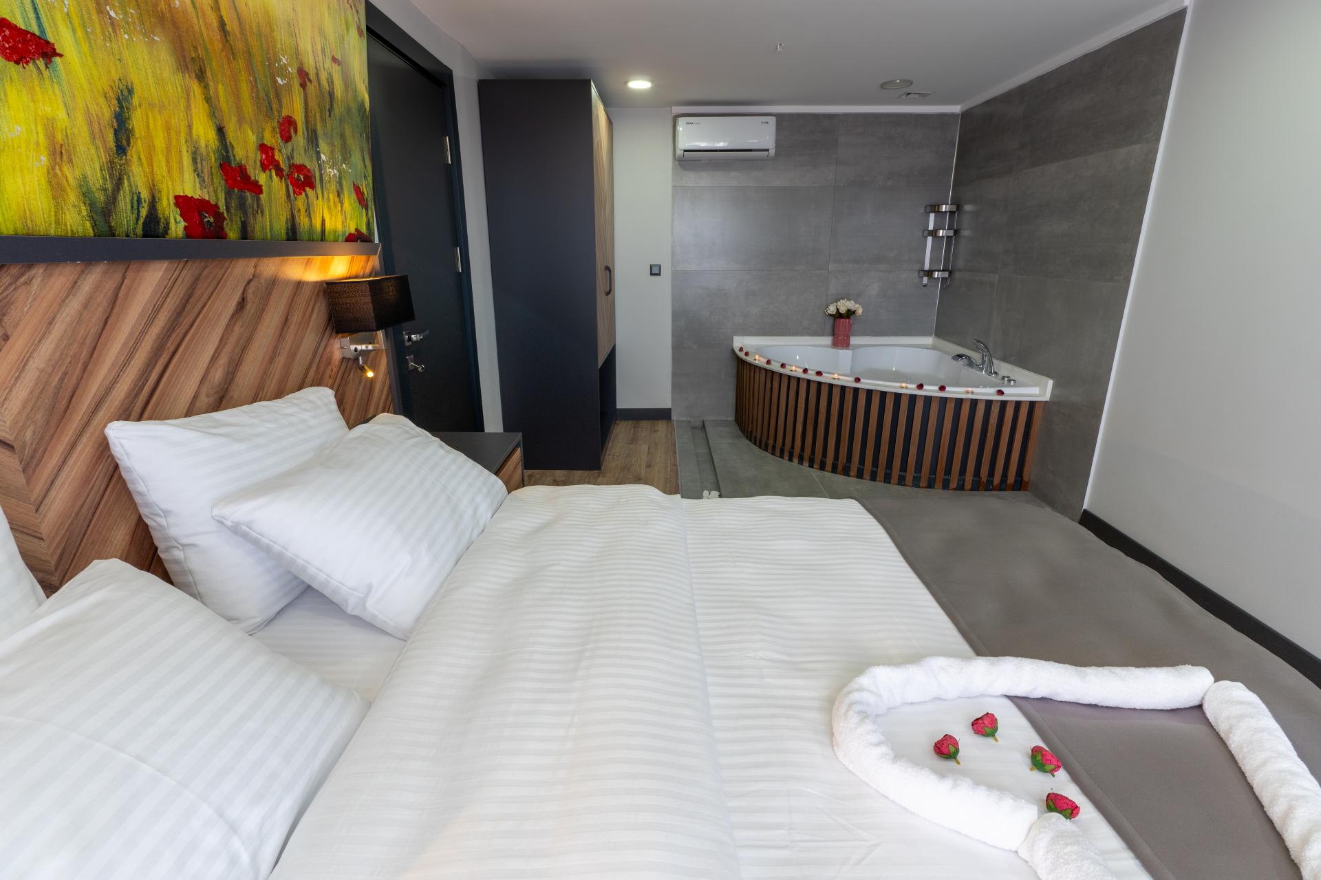 Üç Odalı Aile Suit 